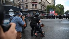 La represión dejó más de 120 detenidos.