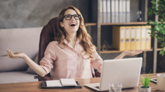 Una influencer esotérica suele exhibir diferentes ritos para llevar a cabo en días específicos y así poder alcanzar metas como, dinero, salud, buen devenir en el amor o en los estudios.