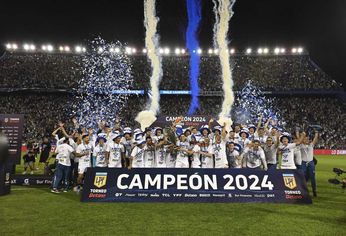 Los jugadores de Vélez festejaron en Liniers.