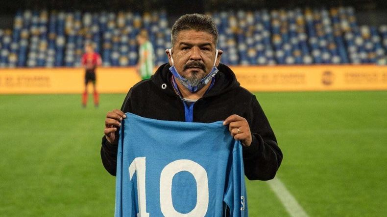 Hugo también se dedicó al fútbol y vivió en Nápoles durante más de 10 años.