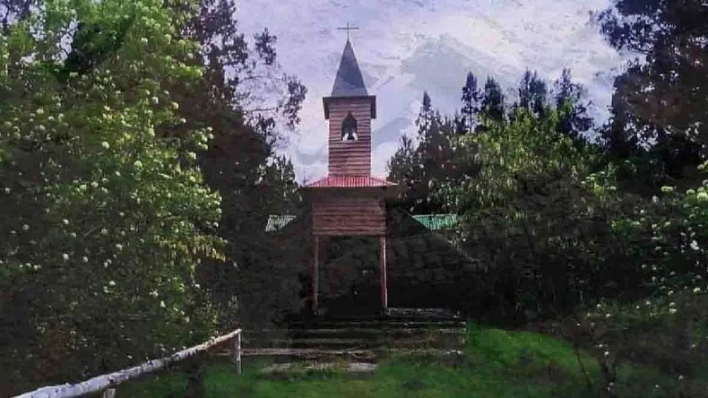 La capilla antes de la llegada de las llamas.