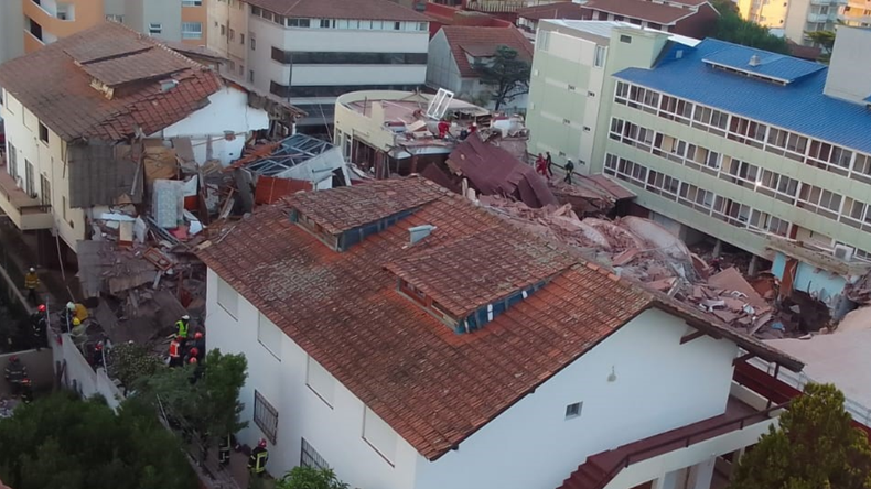 En el expediente judicial se analiza si el uso de una maquinaria pesada fue determinante para que se produjera el colapso del hotel en Villa Gesell. 