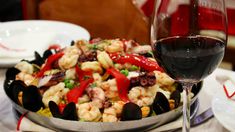 Este bodegón es uno de los pocos lugares donde se pueden comer ranas y caracoles. Este bodegón es uno de los pocos lugares donde se pueden comer ranas y caracoles.