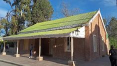 En 1995 recibió la visita de Lady Di durante su gira oficial por nuestro país. En 1995 recibió la visita de Lady Di durante su gira oficial por nuestro país.