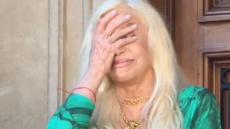 La conductora volvió de España con dolores y tendrá que volver a operarse.
