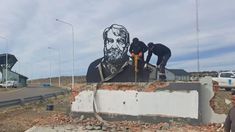 El monumento fue demolido por Vialidad Nacional.