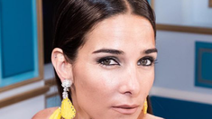 El extraño look de Juana Viale en el almuerzo del domingo: flores, pañuelo y mezcla de colores El extraño look de Juana Viale en el almuerzo del domingo: flores, pañuelo y mezcla de colores