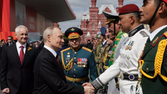 Vladimir Putin en el desfile militar. Vladimir Putin en el desfile militar.