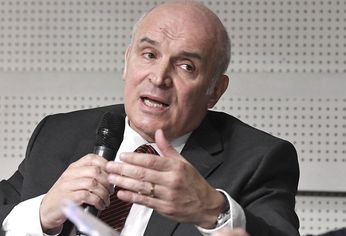 El economista pidió más ajuste.