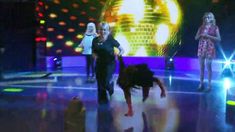 La terrible caída de Barbie Vélez mientras bailaba cuarteto La terrible caída de Barbie Vélez mientras bailaba cuarteto