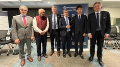 Luis Caputo junto a representantes del Banco Mundial. Luis Caputo junto a representantes del Banco Mundial.