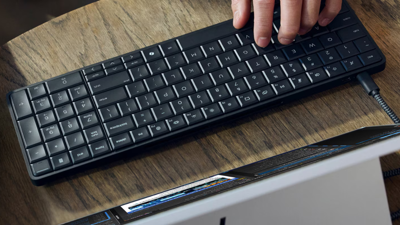 El equipo funciona como minicomputadora de escritorio y puede conectarse a dos monitores 4K.