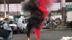 El festejo de hinchas de Newells en un mercado de Rosario. El festejo de hinchas de Newells en un mercado de Rosario.