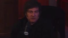 Milei, a oscuras, en el programa del Gordo Dan. Milei, a oscuras, en el programa del Gordo Dan.