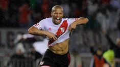 Hay preocupación por la salud de Carlos Sanchéz.