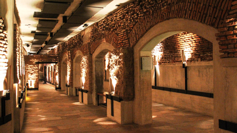 Si buscas una experiencia que te deje sin palabras, estos pasadizos ocultos de San Telmo te esperan para contarte la historia de Buenos Aires como nunca antes la has oído.  