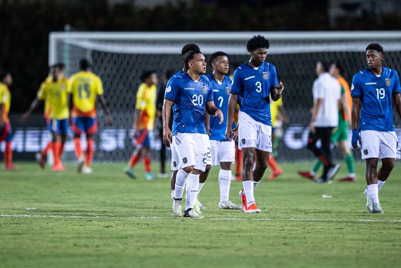 Brasil cayó 3-2 yestá al borde de la eliminación del torneo. Brasil cayó 3-2 yestá al borde de la eliminación del torneo.