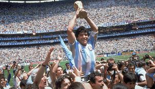 El Concejo Deliberante de La Plata nombró a Diego Maradona Ciudadano Ilustre. El Concejo Deliberante de La Plata nombró a Diego Maradona Ciudadano Ilustre.