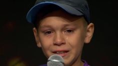 José emocionó a todos los presentes. José emocionó a todos los presentes.