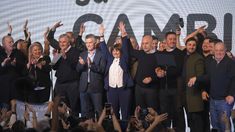 El festejo de Bullrich acompañada por Macri, Larreta y referentes del PRO.