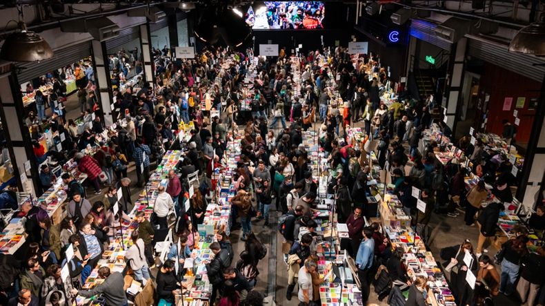 Más de 30 mil personas colmaron el C Art Media durante los cuatro días de la Feria de Editores 2025.