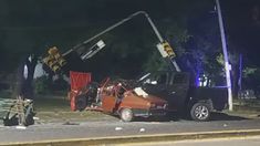 El matrimonio que viajaba en el auto falleció como consecuencia del choque. El matrimonio que viajaba en el auto falleció como consecuencia del choque.