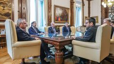 En la reunión también estuvo presente el canciller Santiago Cafiero. En la reunión también estuvo presente el canciller Santiago Cafiero.