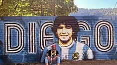 El homenaje de Gianinna y Daniel Osvaldo a Diego Maradona en su primer viaje juntos El homenaje de Gianinna y Daniel Osvaldo a Diego Maradona en su primer viaje juntos