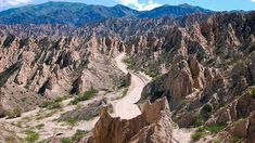No solo su relieve geográfico provoca el interés de los turistas, sino también los vinos que se producen en este pueblo de Salta. No solo su relieve geográfico provoca el interés de los turistas, sino también los vinos que se producen en este pueblo de Salta.