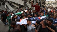 Los periodistas fueron despedidos por vecinos, familiares y amigos. Los periodistas fueron despedidos por vecinos, familiares y amigos.