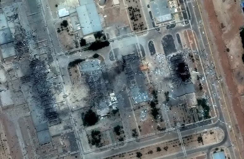 Edificios destruidos por un ataque de EE UU en el centro iraní de Tecnología Nuclear de Isfahan. Fuente: El País.