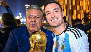 Tapia y Scaloni tras ganar la Copa del Mundo en Qatar. Tapia y Scaloni tras ganar la Copa del Mundo en Qatar.