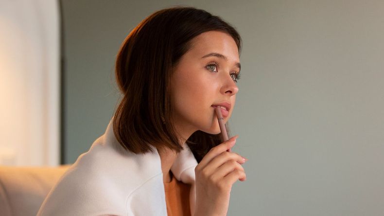 Hablar solo en voz alta es una práctica mucho más común de lo que se cree y, según la psicología, no tiene por qué estar asociada a un comportamiento negativo