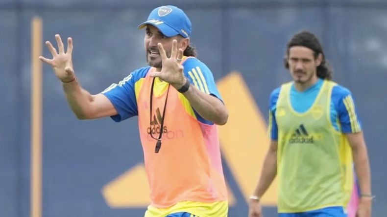 Diego Martínez planea el equipo de Boca para todo el año.