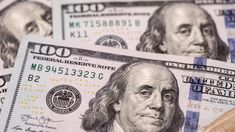El dólar blue retrocedió el lunes y se ubicó en $199,50. El dólar blue retrocedió el lunes y se ubicó en $199,50.