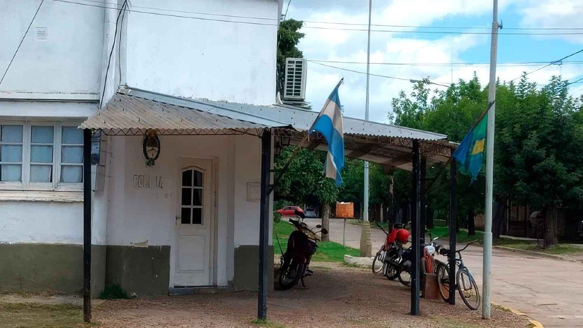 Horror en una comisaría de Luján: le informaron que quedaba detenido, sacó un arma y mató a un policía