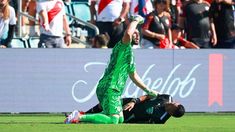 El desmayo del asistente guatemalteco en el partido entre Canadá y Perú. El desmayo del asistente guatemalteco en el partido entre Canadá y Perú.