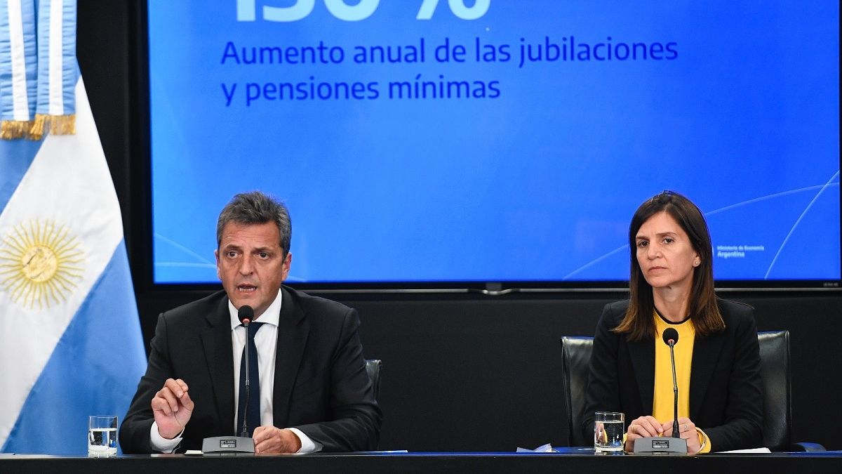 El Gobierno anunció un aumento del 21% a jubilados y pensionados y un  refuerzo de 52 mil pesos