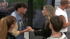Cinza confrontó a Tomás y Martín en la cena y a Nick post vivo. Cinza confrontó a Tomás y Martín en la cena y a Nick post vivo.