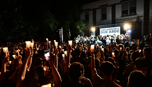 El escenario se montó frente a la entrada del centro cultural Conti.