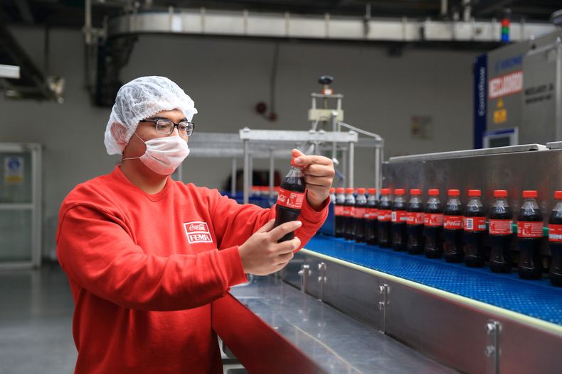 Coca Cola y otras empresas buscan trabajadores en Argentina.