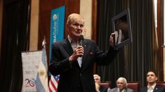 Bill Nelson en la UBA. Bill Nelson en la UBA.