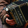 El bandoneón es de origen alemán pero fue apropiado por el tango.