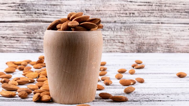 Con alto contenido en fibra y proteínas, la harina de almendras ayuda a mantener la saciedad y controlar el peso.  