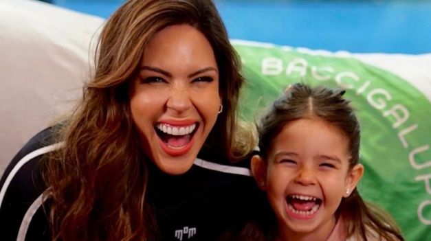 Barby Franco junto a su pequeña hija Sarah, de 3 años.