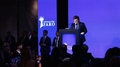 Milei durante la cena de la Fundación Faro en Puerto Madero.