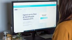 Se podrá deducir a cuenta del impuesto sobre los Ingresos Brutos el 50% del salario que las y los contratados perciban. Se podrá deducir a cuenta del impuesto sobre los Ingresos Brutos el 50% del salario que las y los contratados perciban.