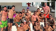 Los futbolistas celebraron el cumpleaños de Paredes. Los futbolistas celebraron el cumpleaños de Paredes.