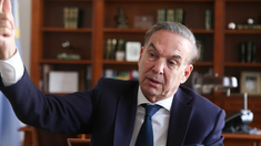 Miguel Ángel Pichetto ironizó sobre el anuncio de la Ley de Hojarascas de Federico Sturzenegger.