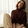 La casa de Anne Hathaway combina detalles clásicos con una decoración colorida y sofisticada.
